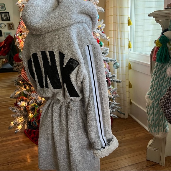 VS PINK Short Sparkly Robe - Picture 6 of 10